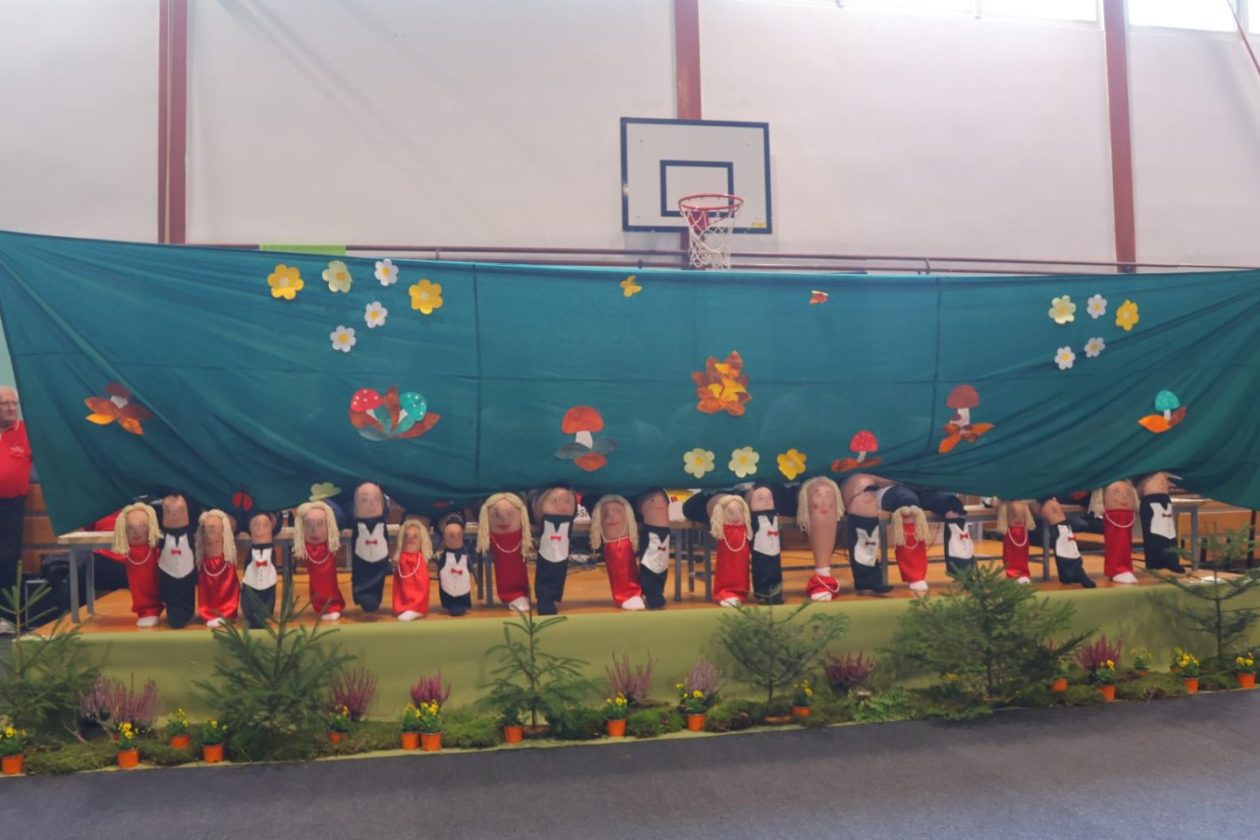 POTPISANA POVELJA Prijateljstvo ‘Smrčka’ i ‘Ježeka’ potvrđeno na ‘Ježkarijadi’ (8)