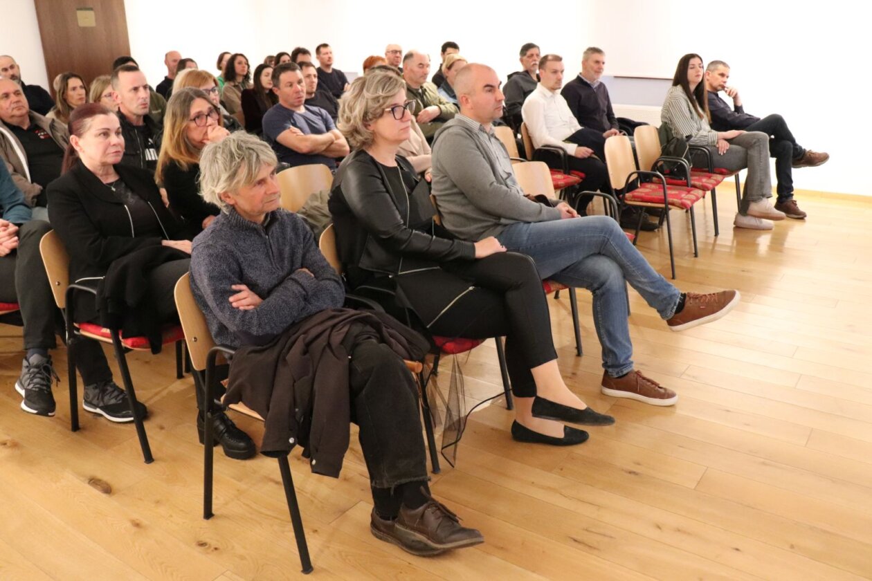 PREDAVANJE KARINO HROMIN STURM (21) PREDAVANJE KARINO HROMIN STURM (7)