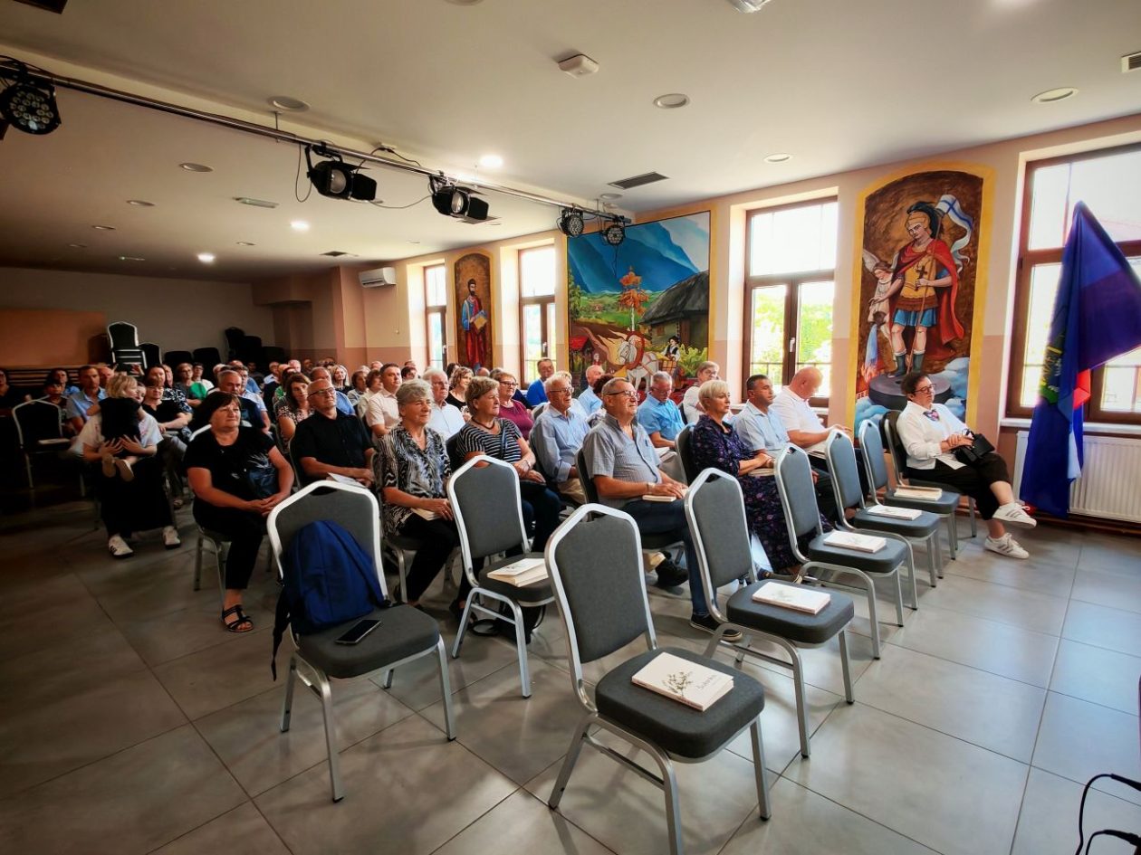 PREDSTAVLJENE KNJIGE “Fanika i Slavek” i “Šulanka” oduševile publiku u Selnici (4)