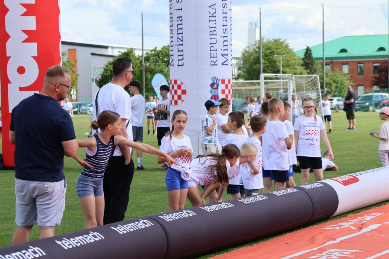 PRELOG Dan sporta Djeca odmjeravaju snage u graničaru i atletici (37)