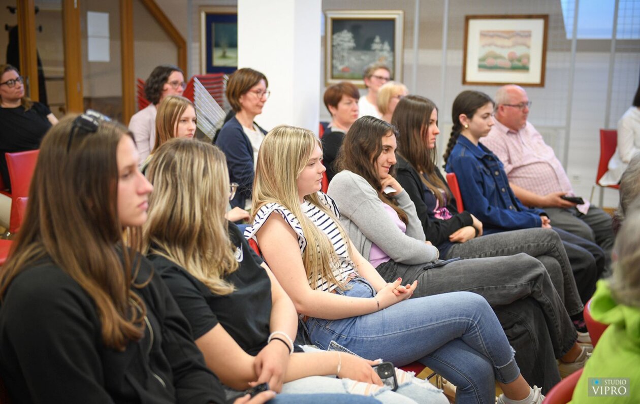 PRELOG Književna večer s Julijanom Matanović ispunila dvoranu knjižnice (6)