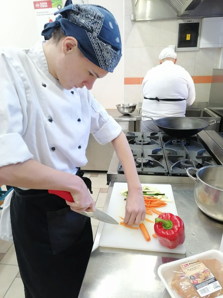 PRELOG Mladi kuhari učili kako kuhati za osobe s celijakijom (1) PRELOG Mladi kuhari učili kako kuhati za osobe s celijakijom (1)