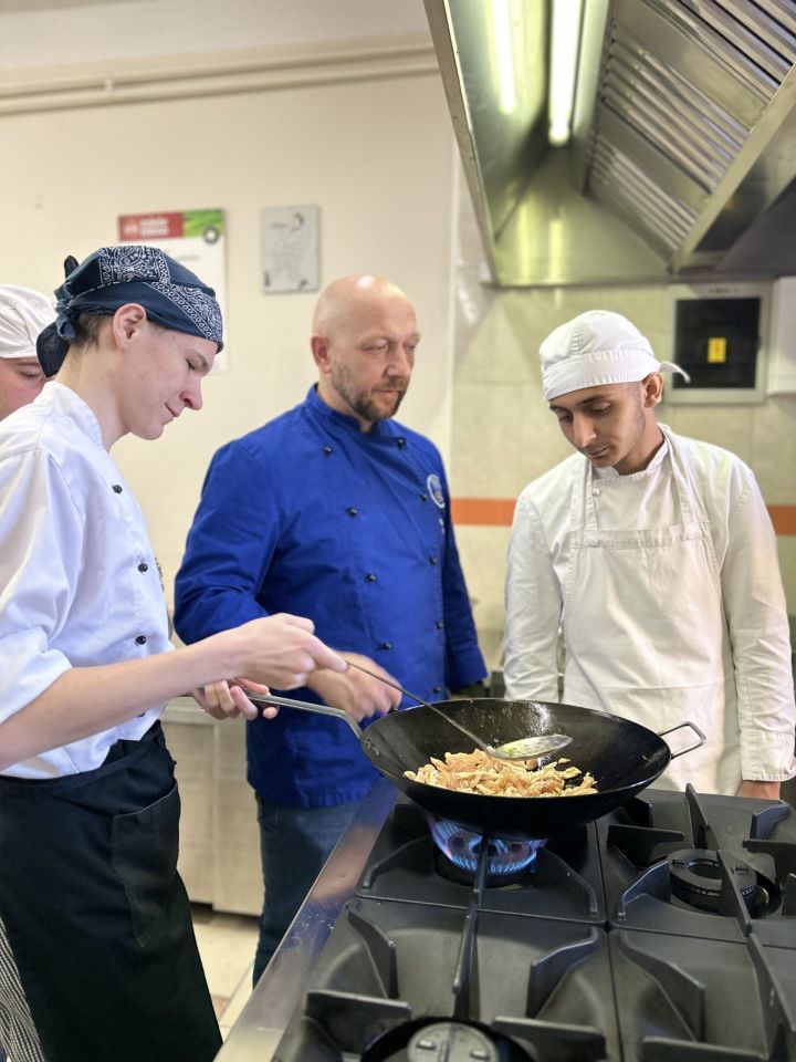 PRELOG Mladi kuhari učili kako kuhati za osobe s celijakijom (12) PRELOG Mladi kuhari učili kako kuhati za osobe s celijakijom (14)