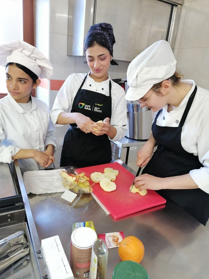 PRELOG Mladi kuhari učili kako kuhati za osobe s celijakijom (13) PRELOG Mladi kuhari učili kako kuhati za osobe s celijakijom (14)