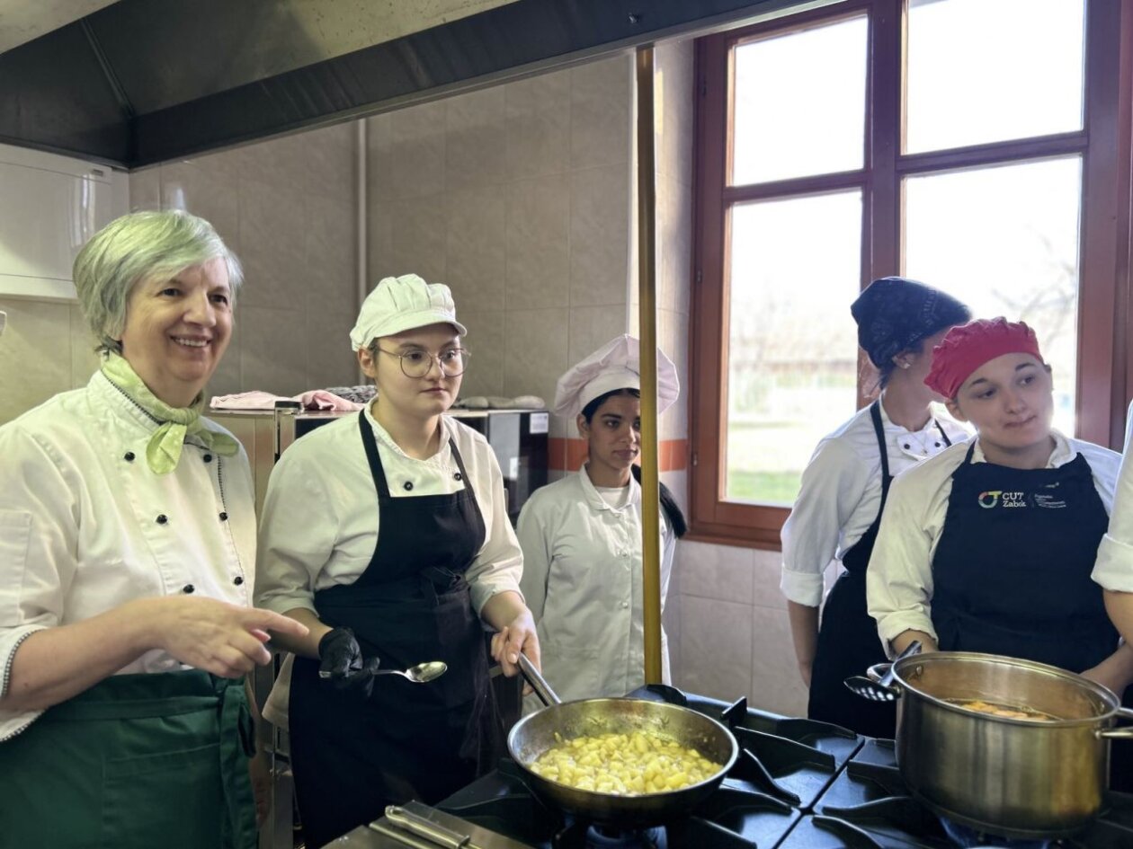 PRELOG Mladi kuhari učili kako kuhati za osobe s celijakijom (9)