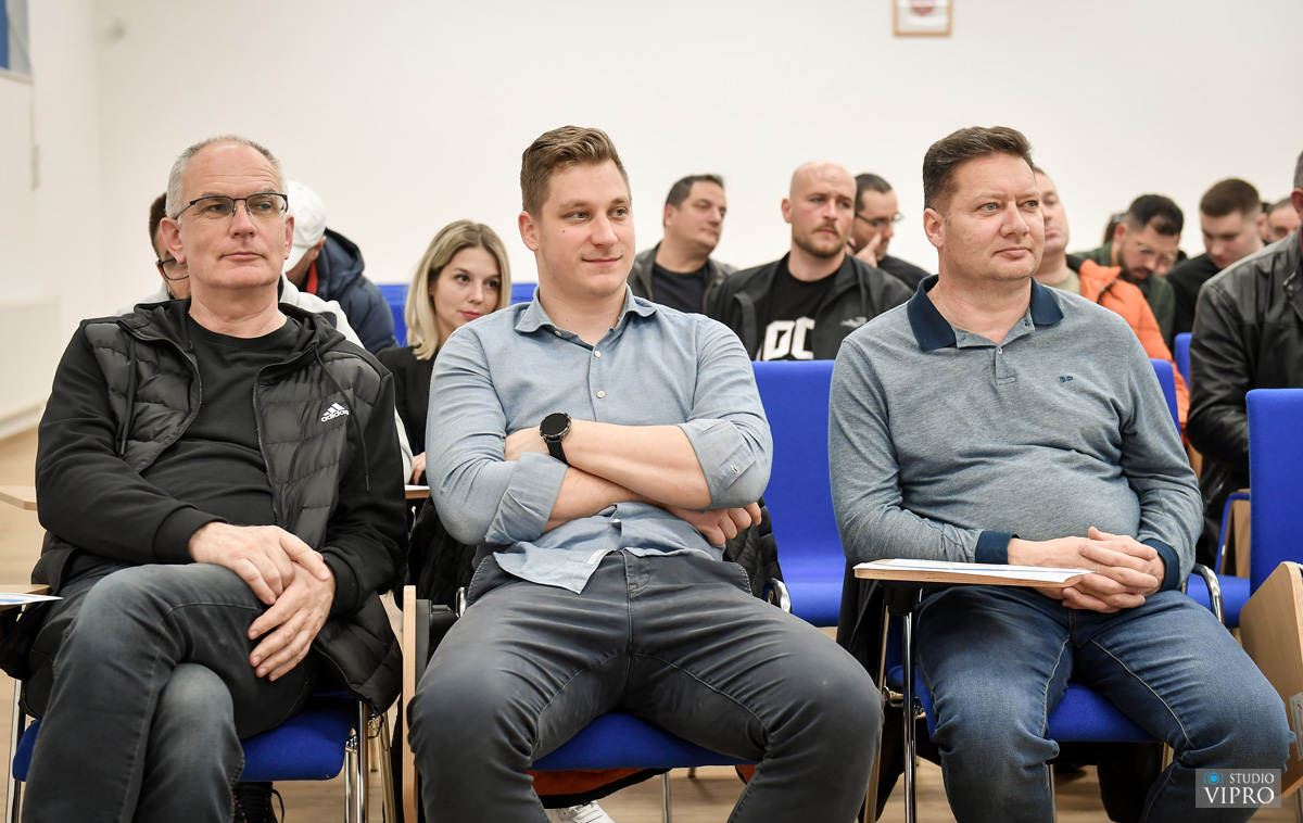 PRELOG Nautički klub Labud organizirao tečaj za voditelje čamca (19)