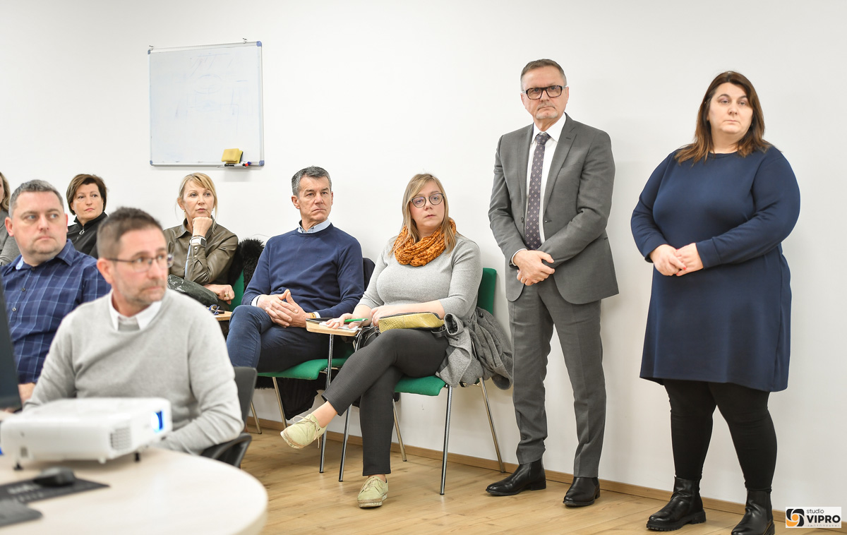 PRELOG Održano predavanje za gospodarstvenike o mjerama zapošljavanja u 2026. godini (14)