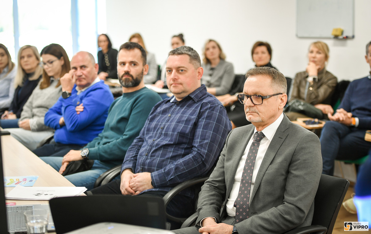 PRELOG Održano predavanje za gospodarstvenike o mjerama zapošljavanja u 2026. godini (5)