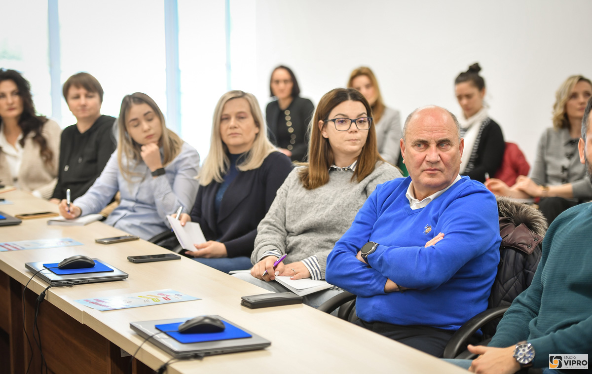 PRELOG Održano predavanje za gospodarstvenike o mjerama zapošljavanja u 2026. godini (7)