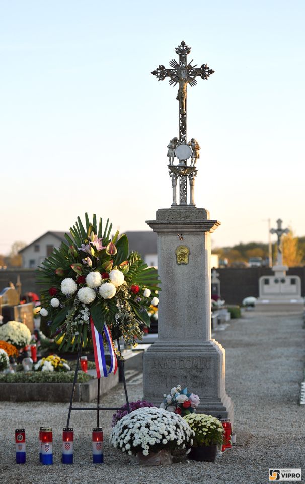 PRELOG PAMTI Položeni vijenci na centralnim križevima u Draškovcu, Cirkovljanu, Svetom Jurju i Prelogu (12)