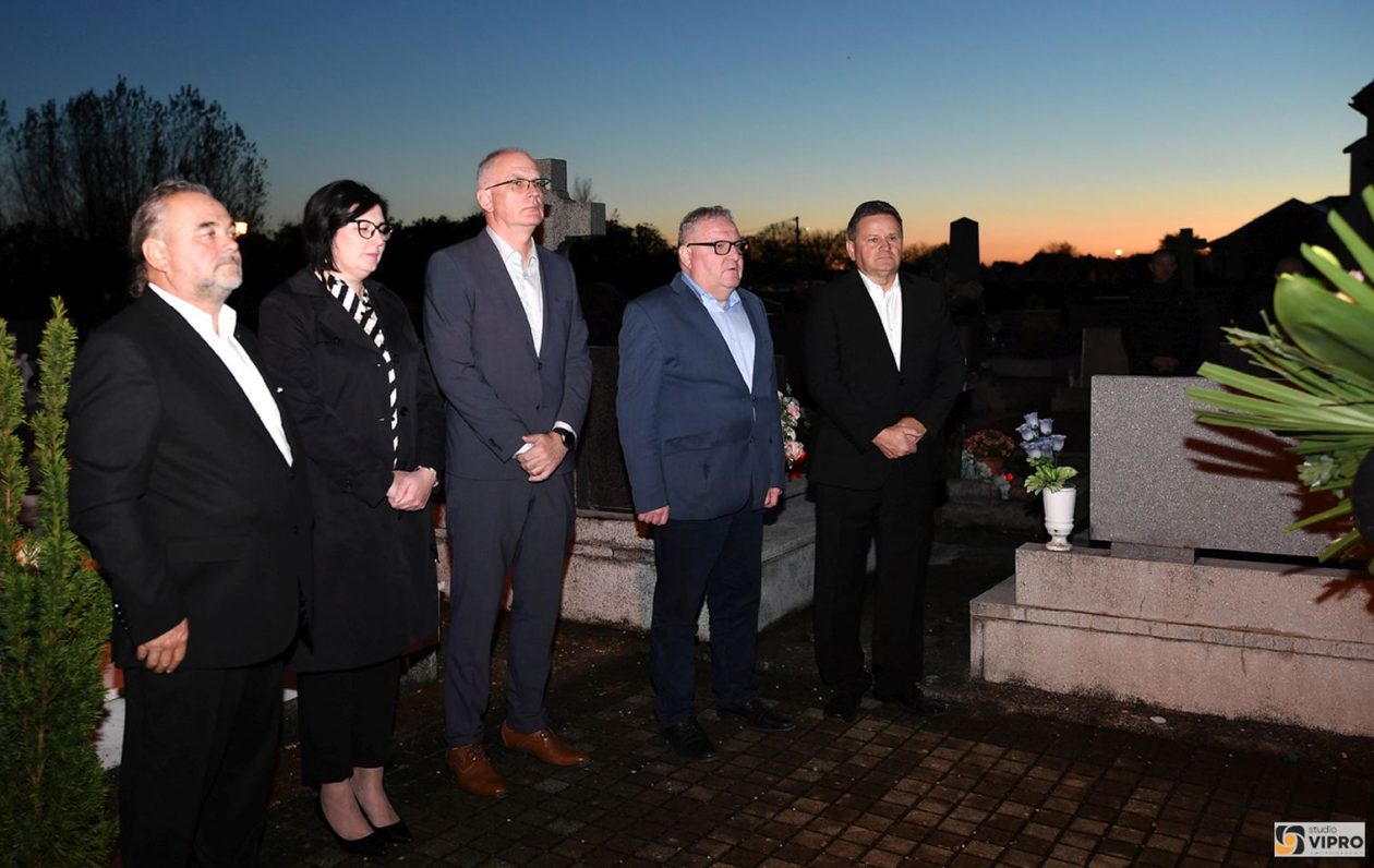 PRELOG PAMTI Položeni vijenci na centralnim križevima u Draškovcu, Cirkovljanu, Svetom Jurju i Prelogu (25)