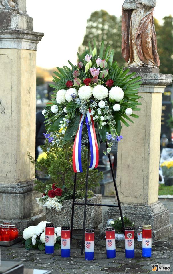 PRELOG PAMTI Položeni vijenci na centralnim križevima u Draškovcu, Cirkovljanu, Svetom Jurju i Prelogu (6)