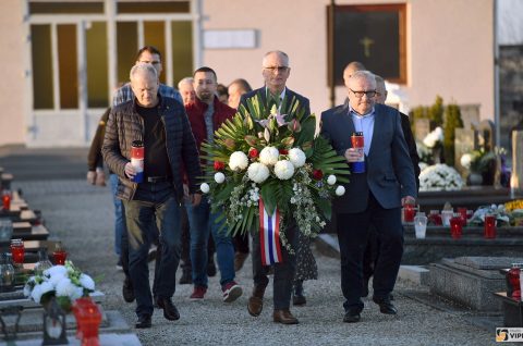 PRELOG PAMTI Položeni vijenci na centralnim križevima u Draškovcu, Cirkovljanu, Svetom Jurju i Prelogu (7)