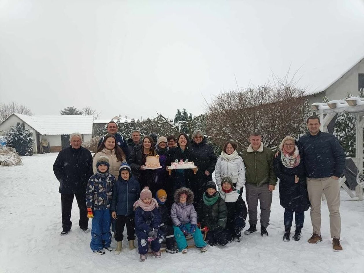 PRELOG POD SNIJEGOM Veselje u ulici A. Mihanovića uz snježni iglu i rođendane (3)