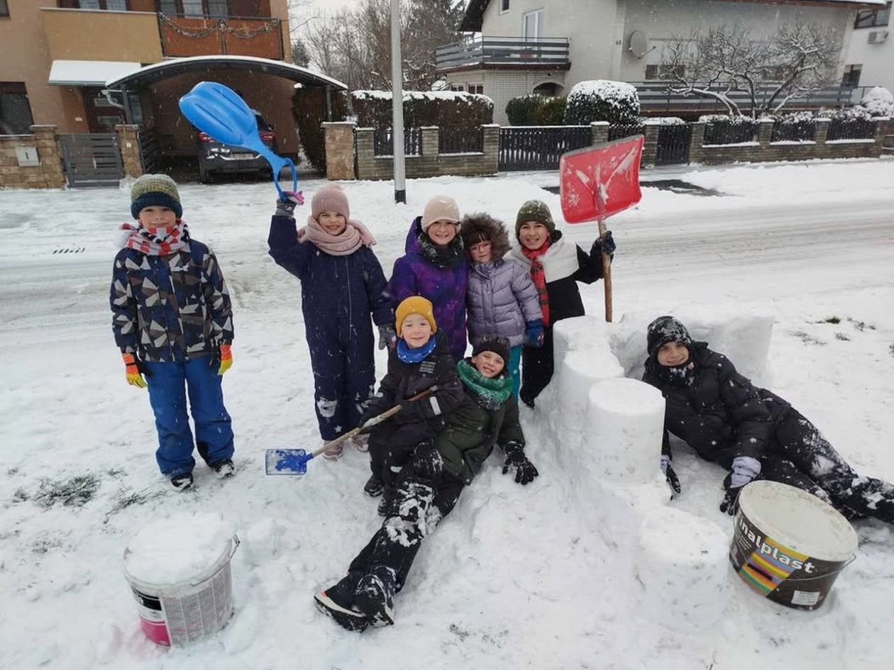 PRELOG POD SNIJEGOM Veselje u ulici A. Mihanovića uz snježni iglu i rođendane (5)