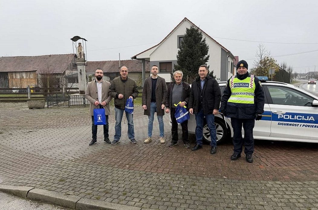 PRELOG Policija nagradila najsavjesnije vozače uoči Božića (1)