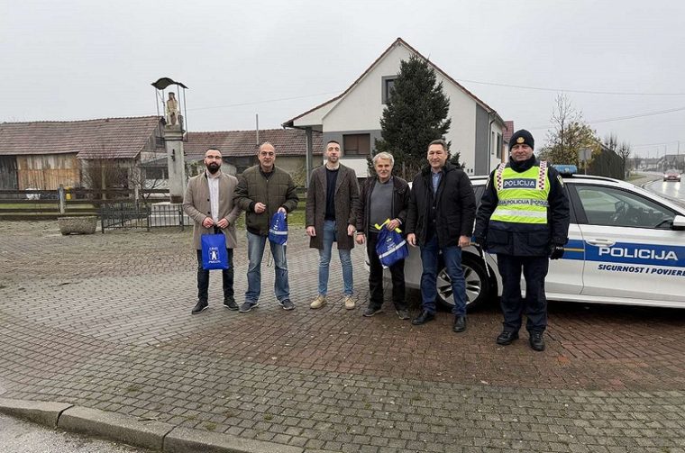 PRELOG Policija nagradila najsavjesnije vozače uoči Božića (1)