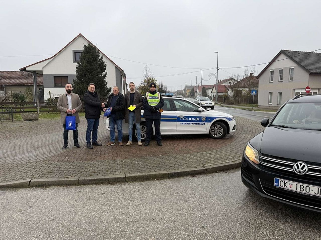 PRELOG Policija nagradila najsavjesnije vozače uoči Božića (2)