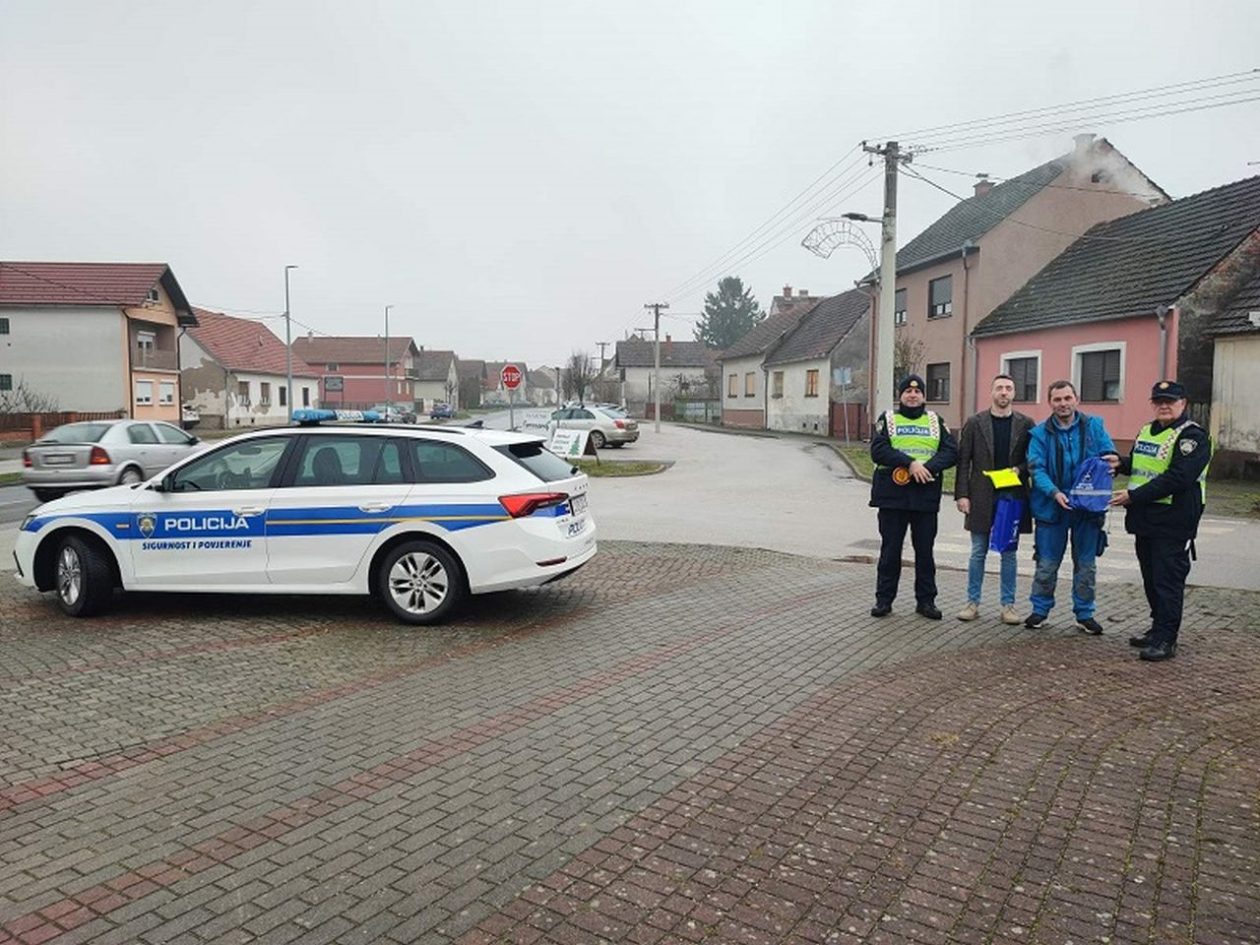 PRELOG Policija nagradila najsavjesnije vozače uoči Božića (4)