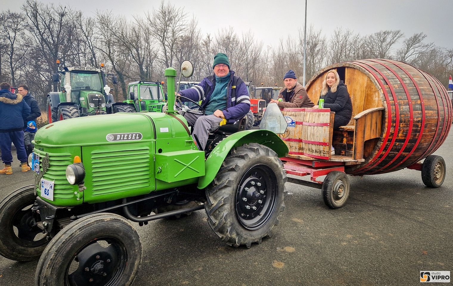 PRELOG Poljoprivrednici uz traktore i druženje ispratili kraj godine (2)