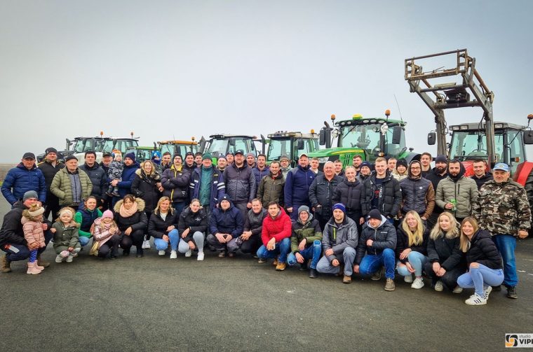 PRELOG Poljoprivrednici uz traktore i druženje ispratili kraj godine (3)