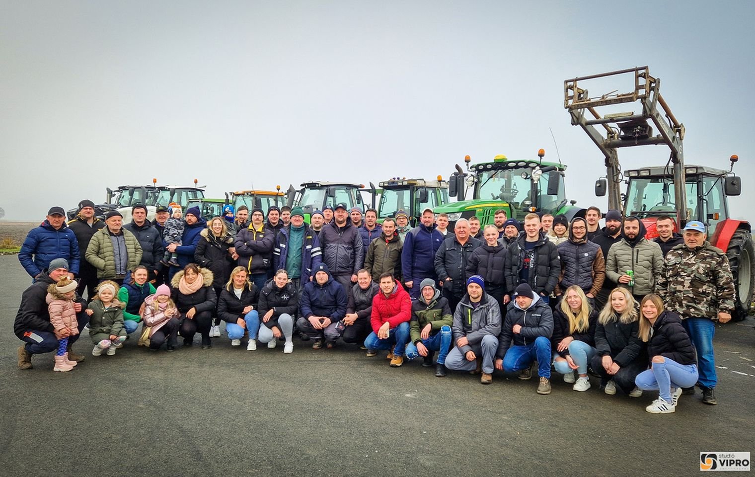 PRELOG Poljoprivrednici uz traktore i druženje ispratili kraj godine (3)