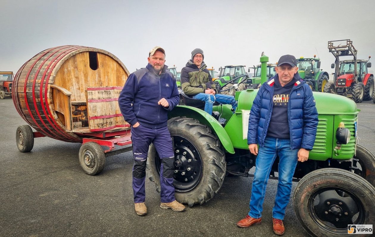 PRELOG Poljoprivrednici uz traktore i druženje ispratili kraj godine (4)