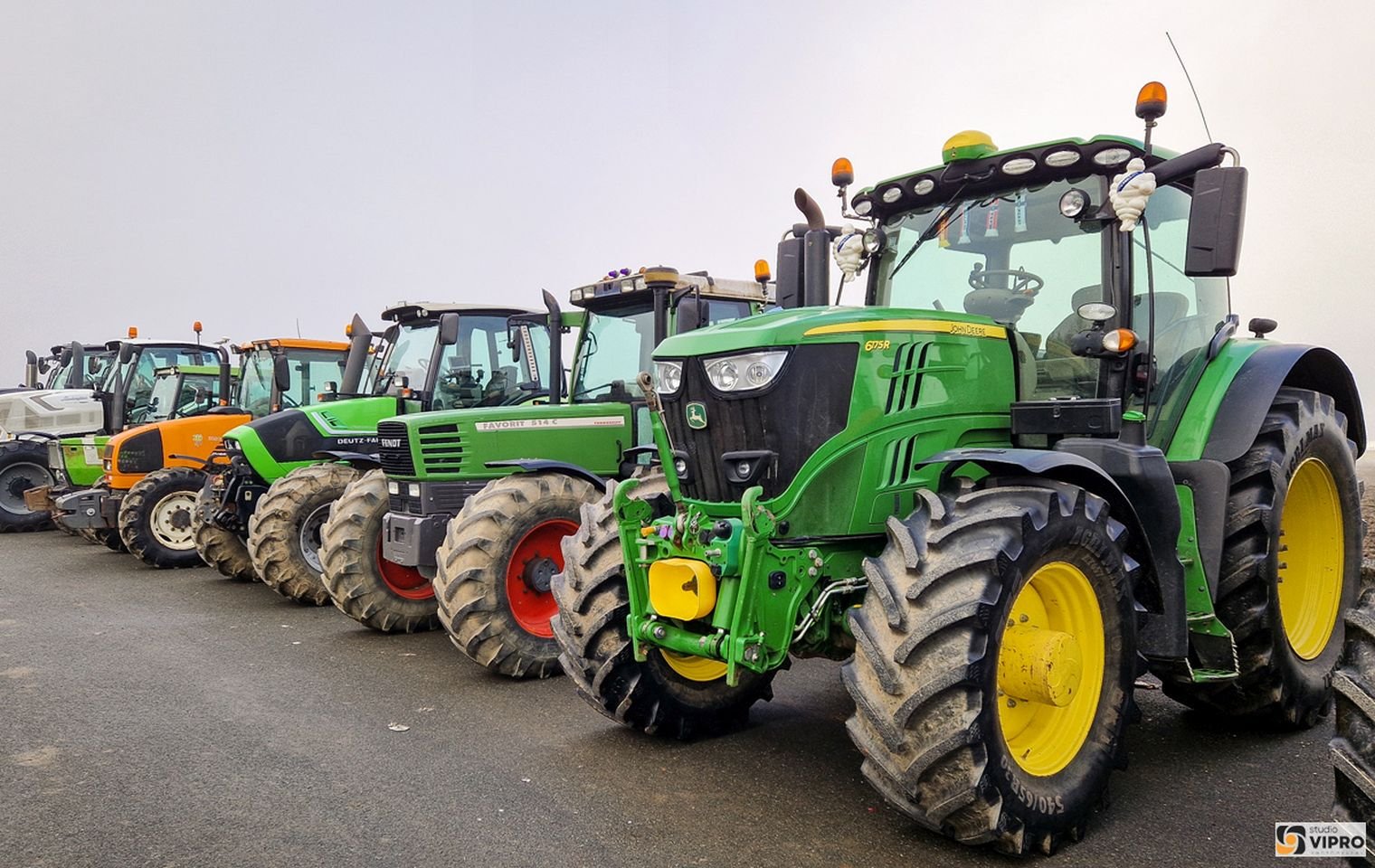 PRELOG Poljoprivrednici uz traktore i druženje ispratili kraj godine (6)