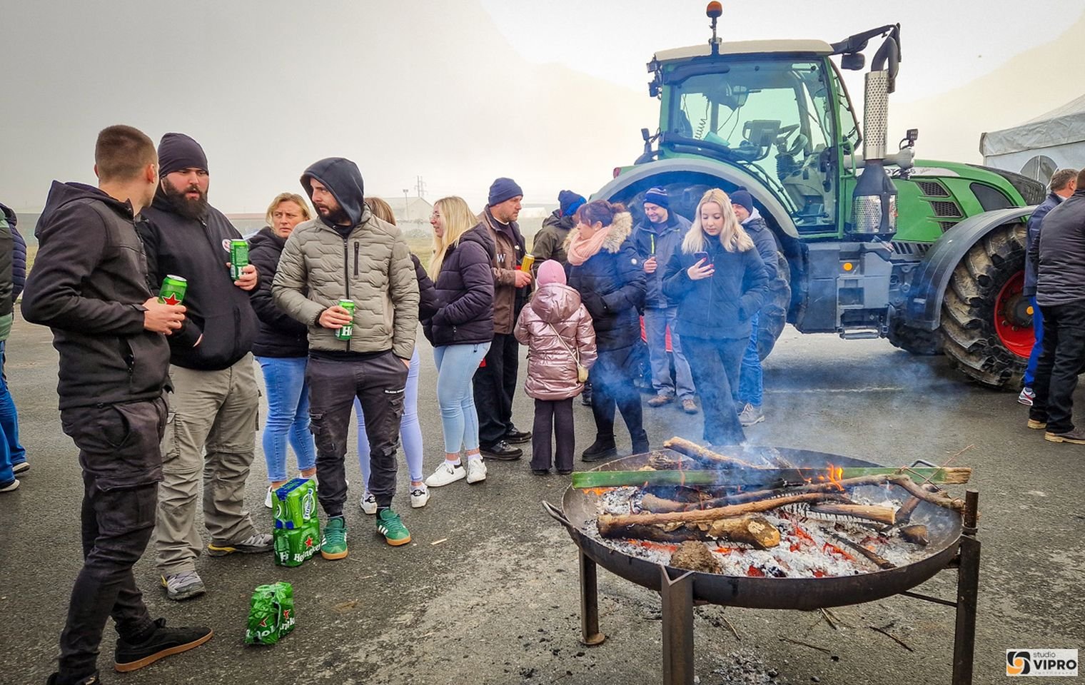 PRELOG Poljoprivrednici uz traktore i druženje ispratili kraj godine (9)