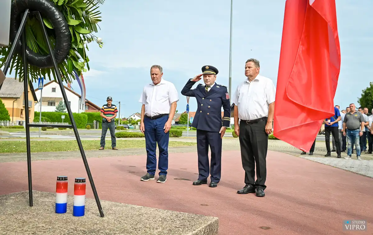 PRELOG Svečano obilježen Dan pobjede i domovinske zahvalnosti i Dan hrvatskih branitelja obilježen (1) PRELOG Svečano obilježen Dan pobjede i domovinske zahvalnosti i Dan hrvatskih branitelja obilježen (1)