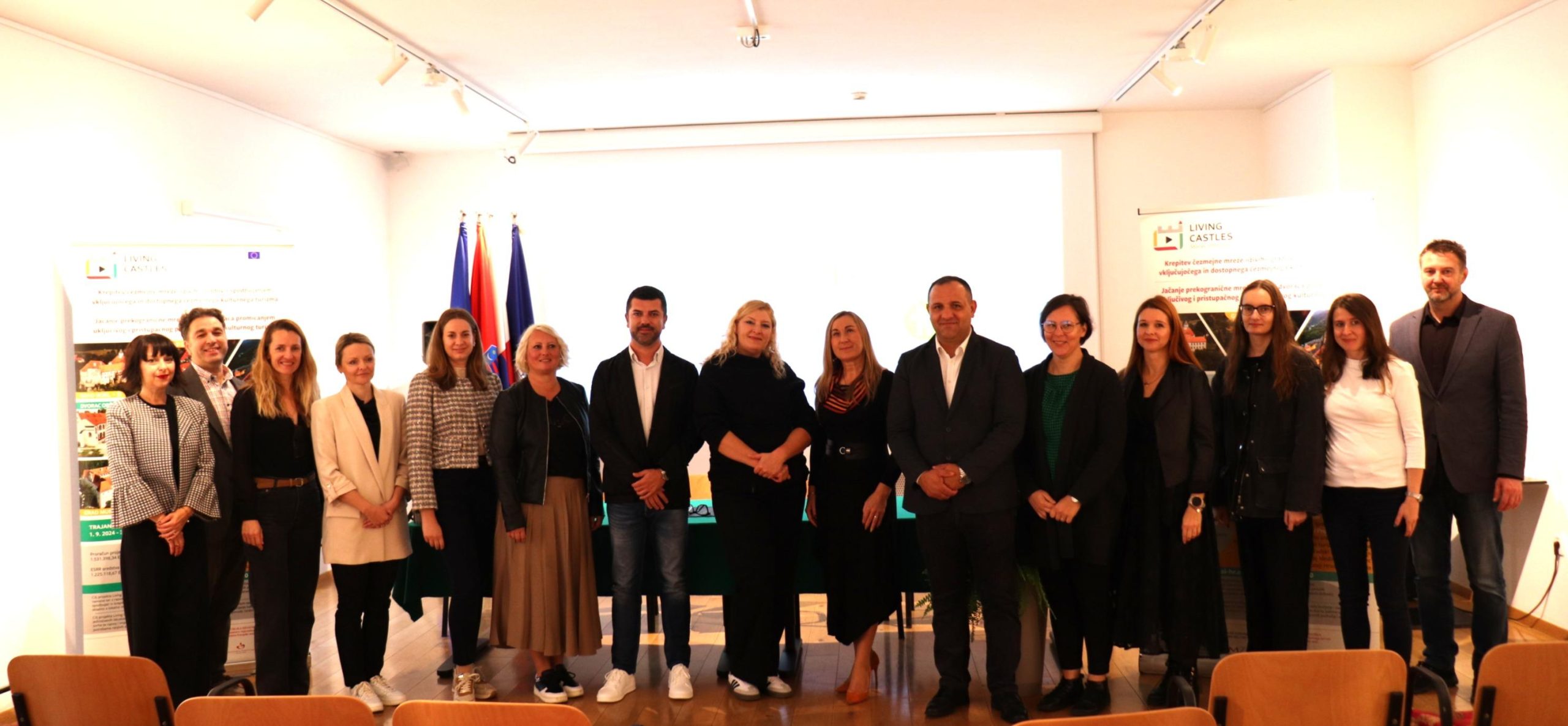 PRESS LIVING CASTLES 2 PRESS LIVING CASTLES 2