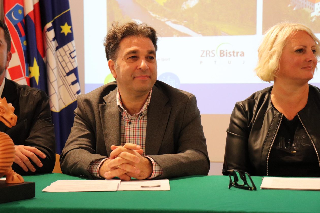 PRESS LIVING CASTLES 20 (11)