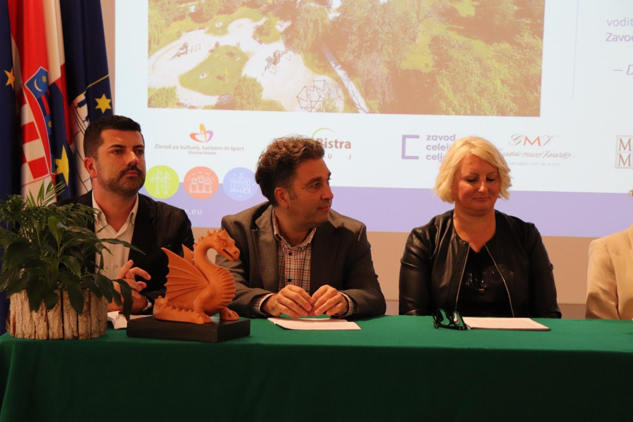 PRESS LIVING CASTLES 20 (5)