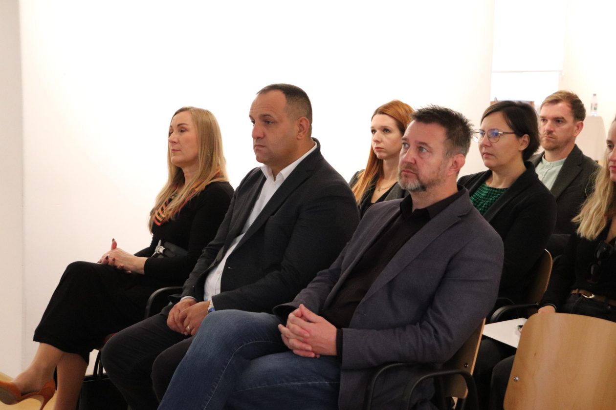 PRESS LIVING CASTLES 20 (7)