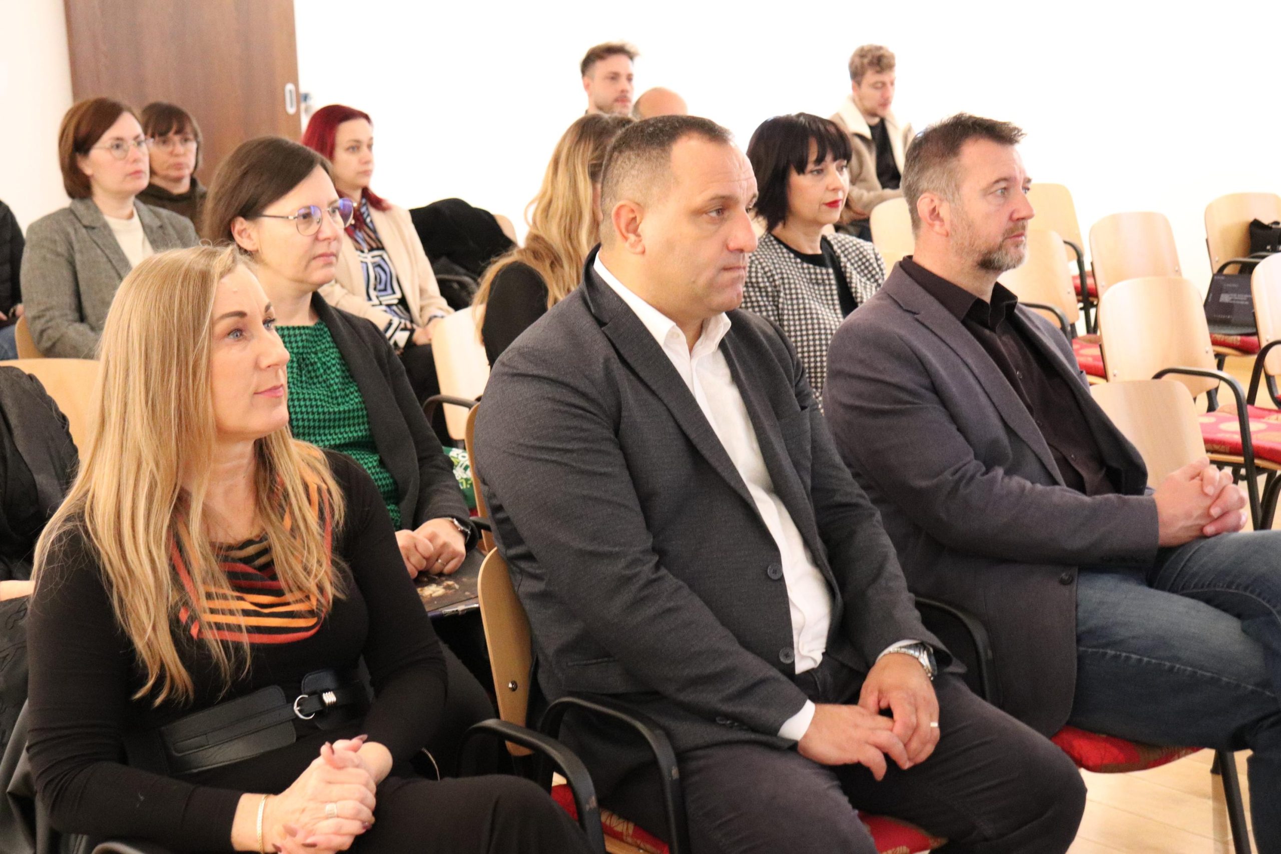 PRESS LIVING CASTLES 20 (9) PRESS LIVING CASTLES 20 (9)