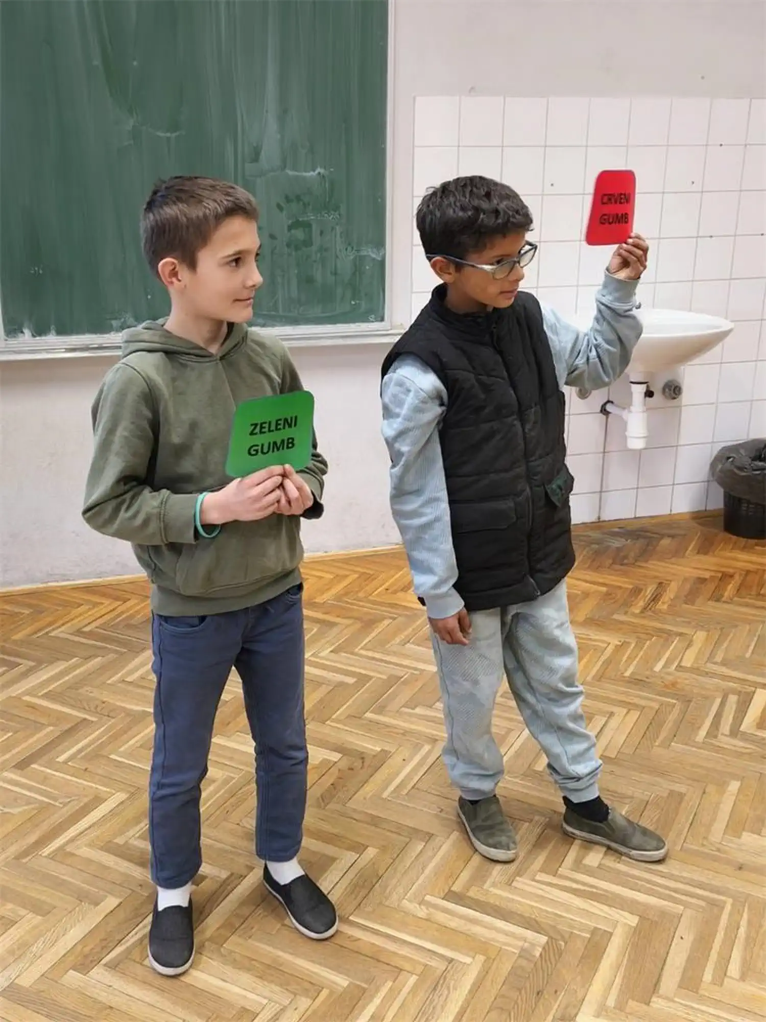 PREVENCIJA KROZ EDUKACIJU Učenici Macinca upoznati s opasnostima trgovine ljudima (4) PREVENCIJA KROZ EDUKACIJU Učenici Macinca upoznati s opasnostima trgovine ljudima (4)