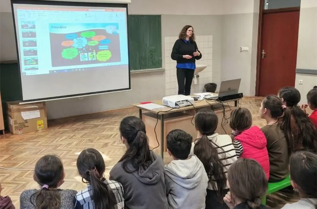 PREVENCIJA KROZ EDUKACIJU Učenici Macinca upoznati s opasnostima trgovine ljudima (5) PREVENCIJA KROZ EDUKACIJU Učenici Macinca upoznati s opasnostima trgovine ljudima (5)