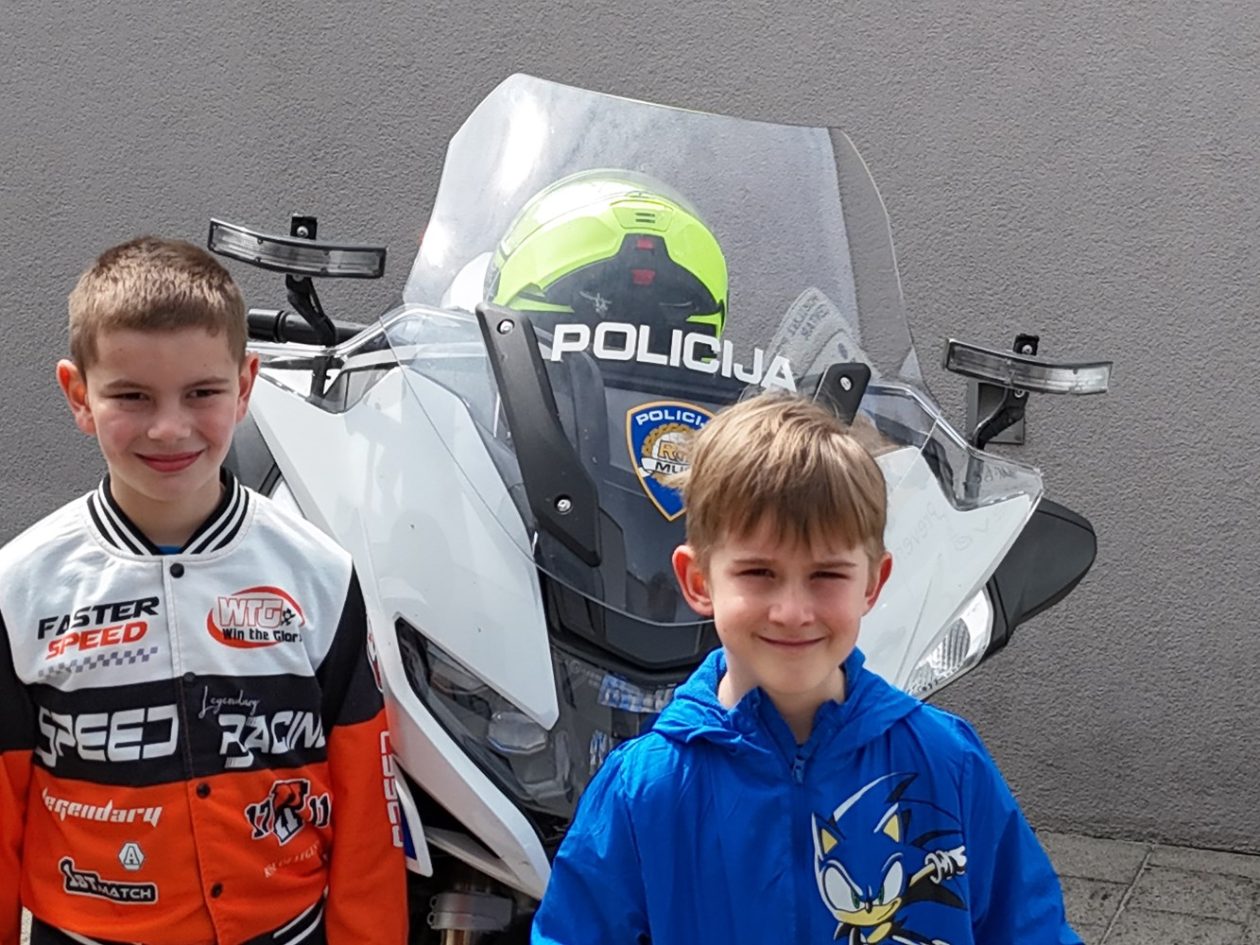 PREVENCIJA U SAVSKOJ VESI Policija educirala motocikliste o sigurnoj vožnji (10) PREVENCIJA U SAVSKOJ VESI Policija educirala motocikliste o sigurnoj vožnji (10)
