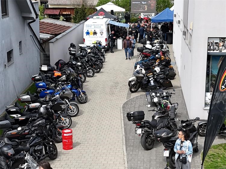 PREVENCIJA U SAVSKOJ VESI Policija educirala motocikliste o sigurnoj vožnji (13) PREVENCIJA U SAVSKOJ VESI Policija educirala motocikliste o sigurnoj vožnji (13)