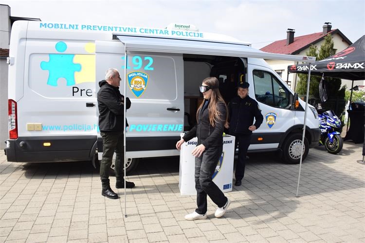 PREVENCIJA U SAVSKOJ VESI Policija educirala motocikliste o sigurnoj vožnji (3) PREVENCIJA U SAVSKOJ VESI Policija educirala motocikliste o sigurnoj vožnji (3)