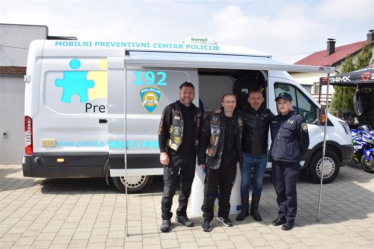 PREVENCIJA U SAVSKOJ VESI Policija educirala motocikliste o sigurnoj vožnji (4) PREVENCIJA U SAVSKOJ VESI Policija educirala motocikliste o sigurnoj vožnji (4)