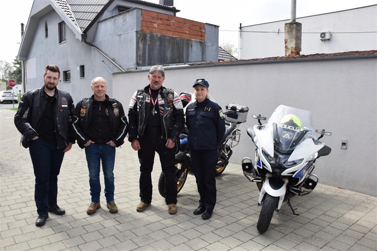 PREVENCIJA U SAVSKOJ VESI Policija educirala motocikliste o sigurnoj vožnji (5) PREVENCIJA U SAVSKOJ VESI Policija educirala motocikliste o sigurnoj vožnji (5)