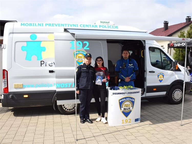 PREVENCIJA U SAVSKOJ VESI Policija educirala motocikliste o sigurnoj vožnji (6) PREVENCIJA U SAVSKOJ VESI Policija educirala motocikliste o sigurnoj vožnji (6)