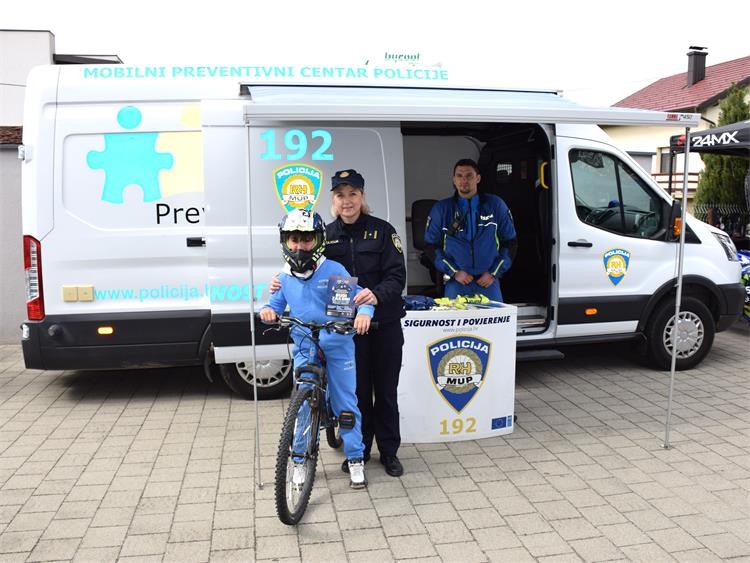 PREVENCIJA U SAVSKOJ VESI Policija educirala motocikliste o sigurnoj vožnji (7) PREVENCIJA U SAVSKOJ VESI Policija educirala motocikliste o sigurnoj vožnji (7)