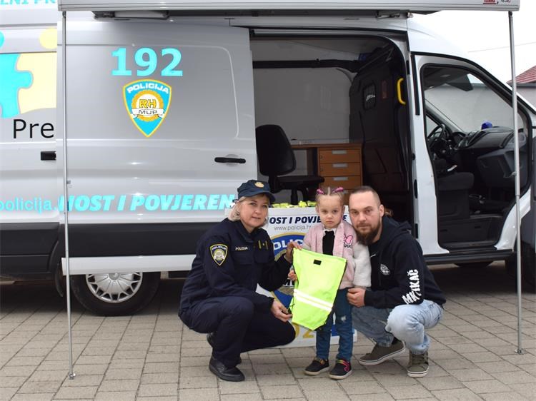 PREVENCIJA U SAVSKOJ VESI Policija educirala motocikliste o sigurnoj vožnji (8) PREVENCIJA U SAVSKOJ VESI Policija educirala motocikliste o sigurnoj vožnji (8)