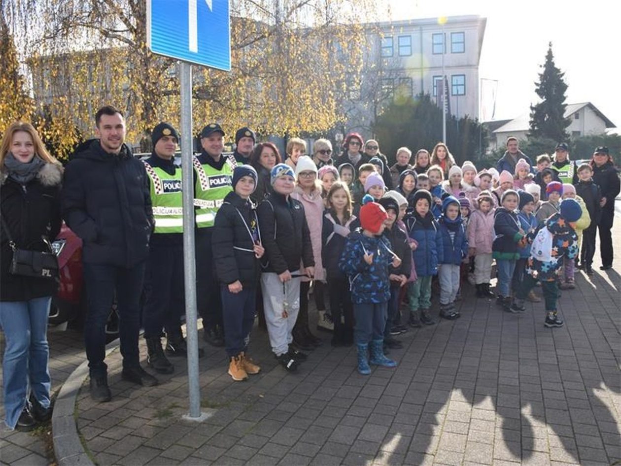 PREVENTIVNA AKCIJA Mališani dijelili crteže s porukama vozačima u Čakovcu (3)