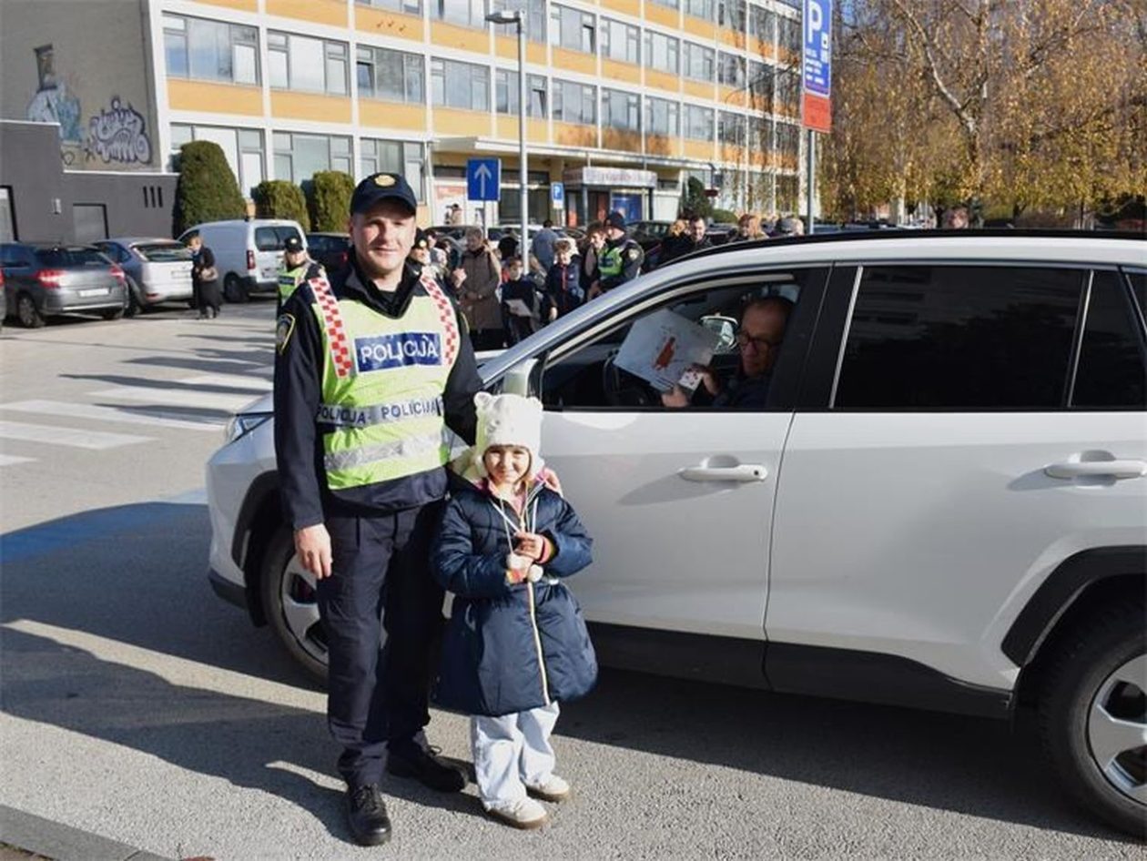 PREVENTIVNA AKCIJA Mališani dijelili crteže s porukama vozačima u Čakovcu (5)