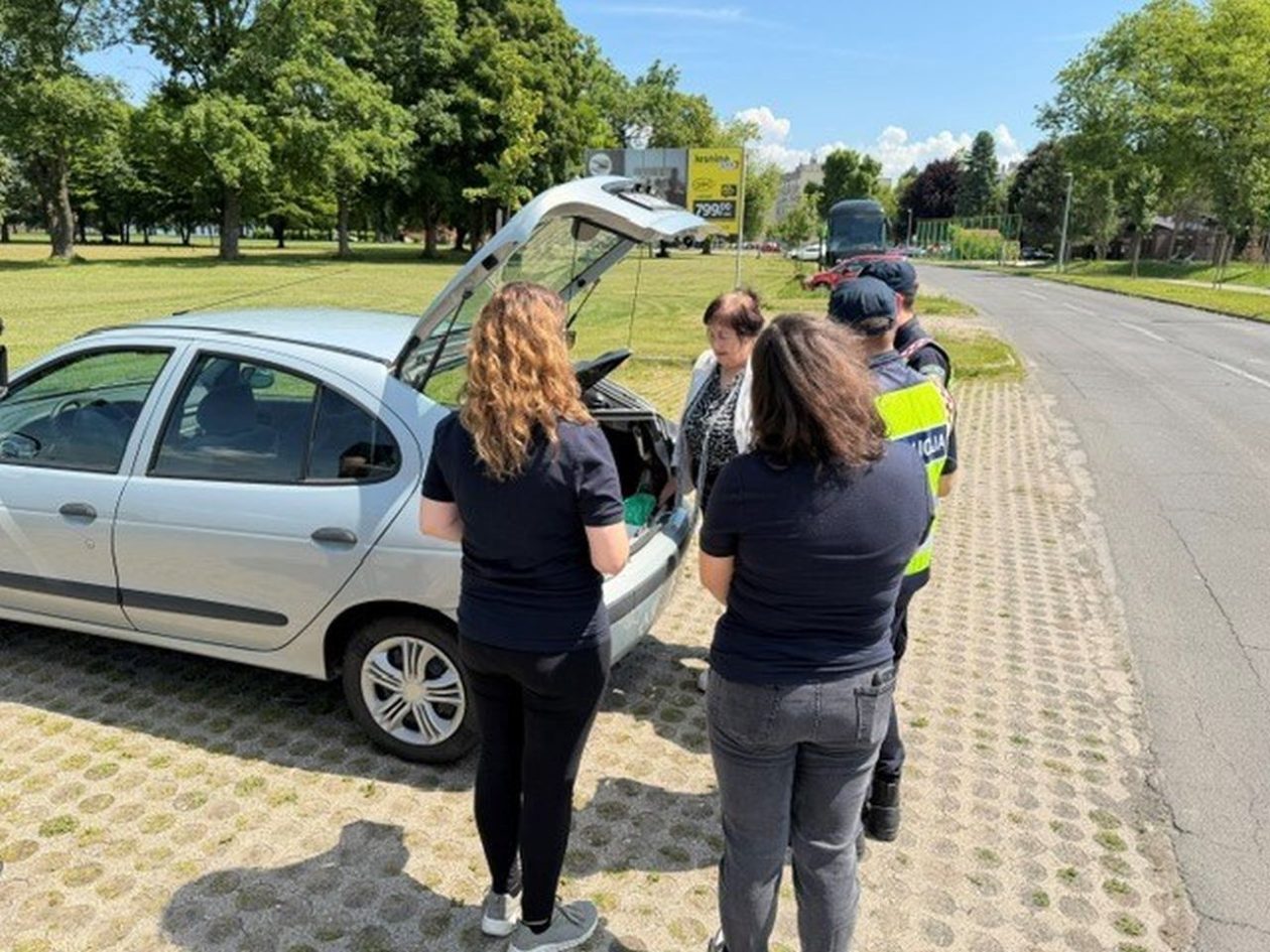 PREVENTIVNA KONTROLA Policija i Crveni križ provjeravali opremu vozača u Čakovcu (2)