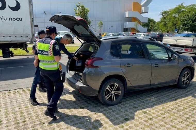PREVENTIVNA KONTROLA Policija i Crveni križ provjeravali opremu vozača u Čakovcu (5)