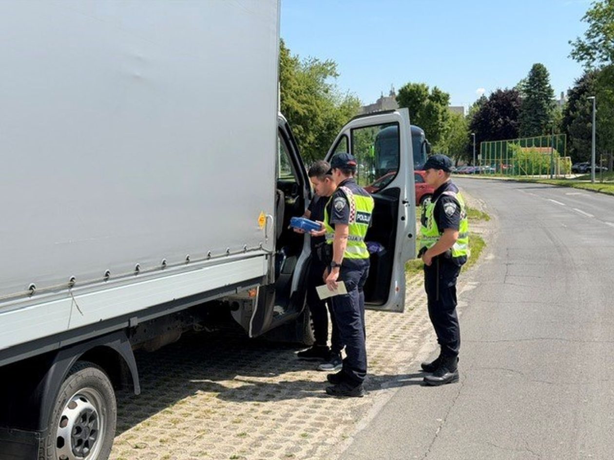 PREVENTIVNA KONTROLA Policija i Crveni križ provjeravali opremu vozača u Čakovcu (6)